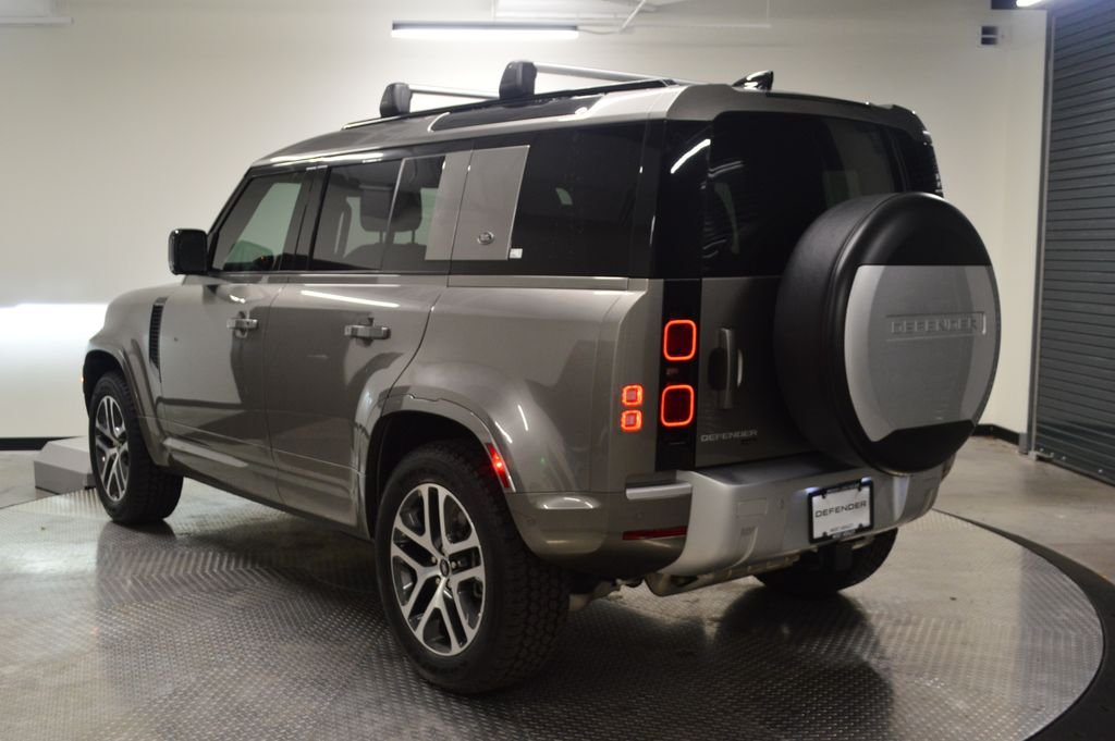 Used 2022 Gray Land Rover XS Edition image 3