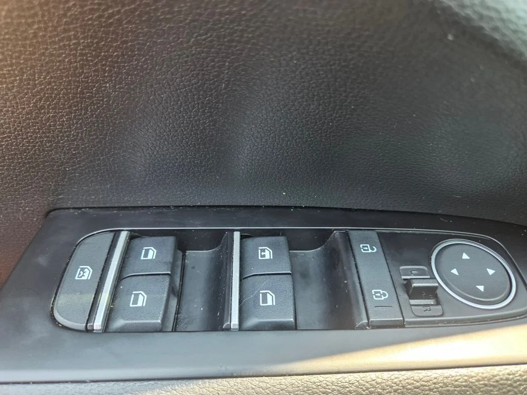 Used 2025 Red Kia LX image 20