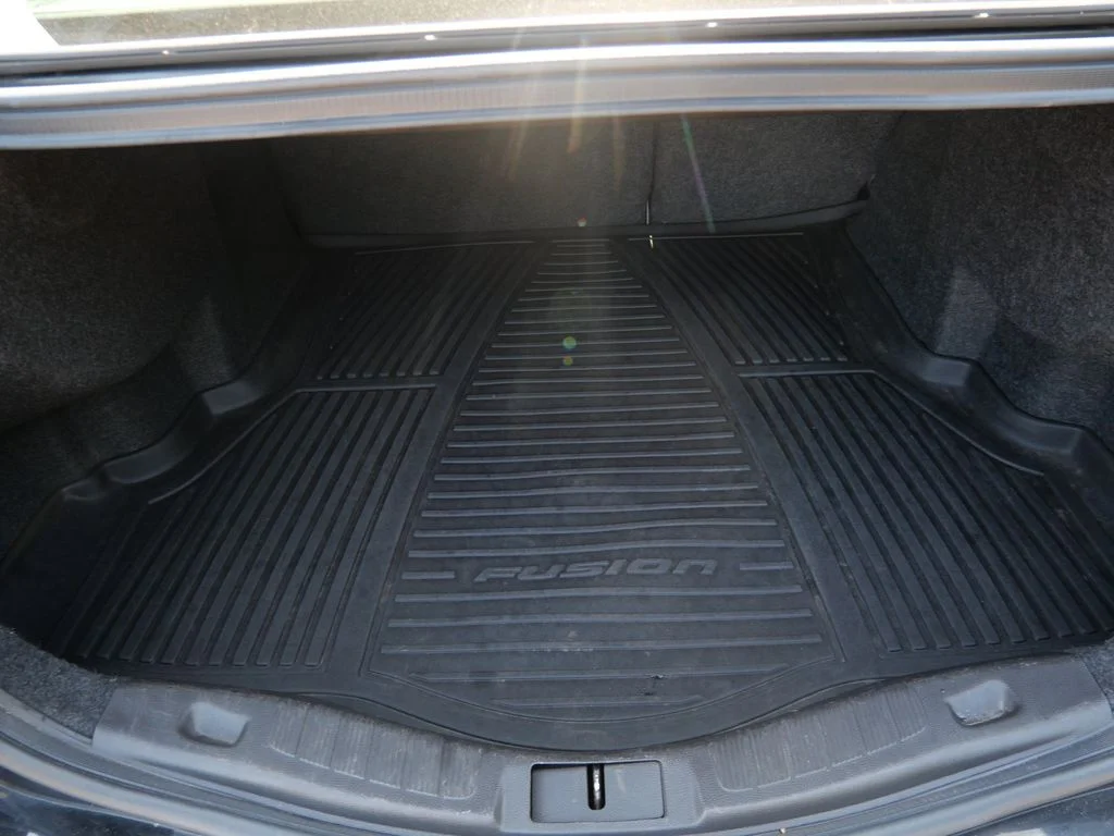 Used 2014 Black Ford SE image 9