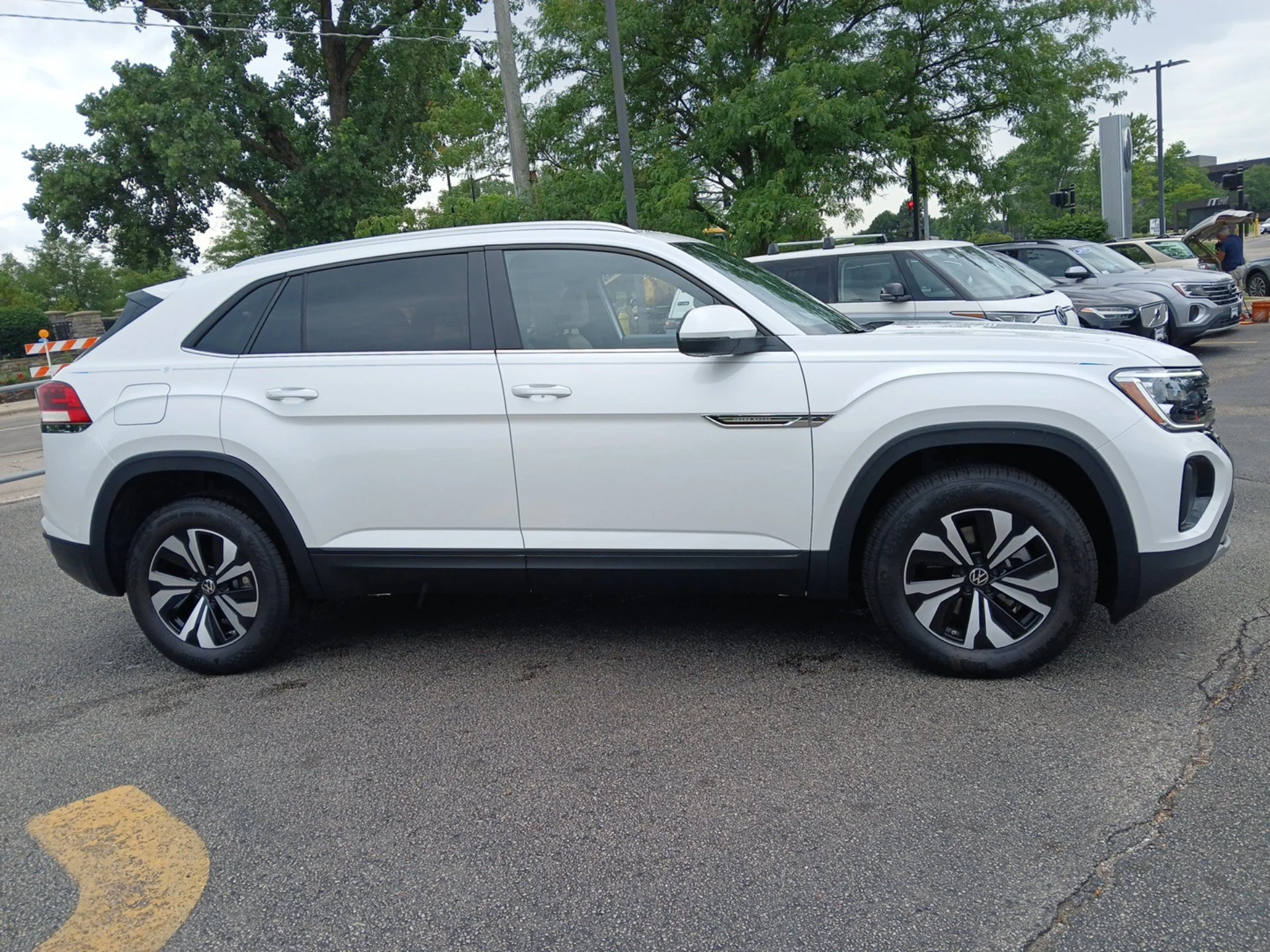 New 2026 Opal White Pearl Volkswagen 2.0T SE image 3