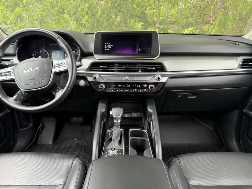 Used 2022 Glacial White Pearl Kia LX image 11
