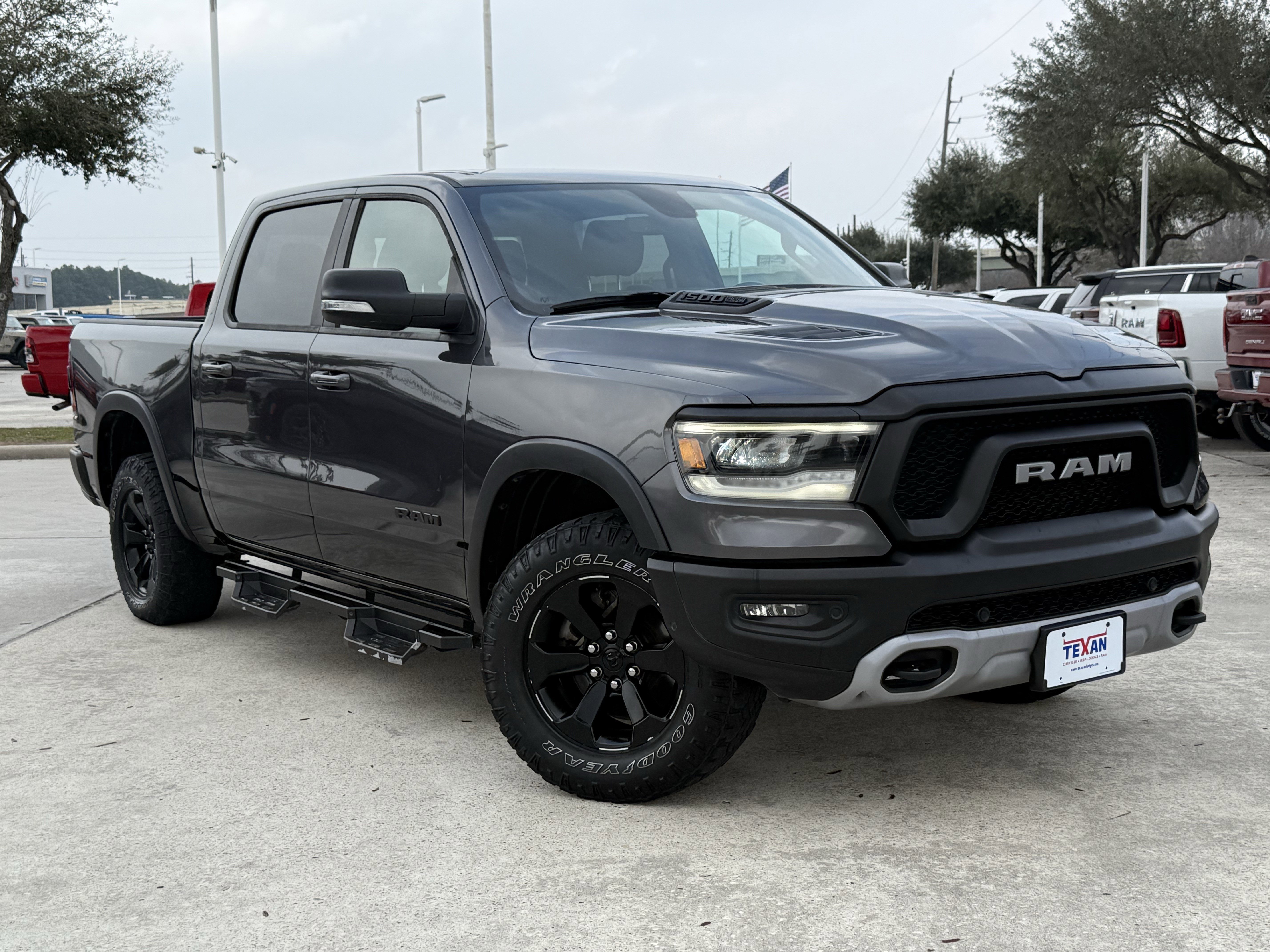 Used 2019 Granite Crystal Metallic Clearcoat Ram  image 2