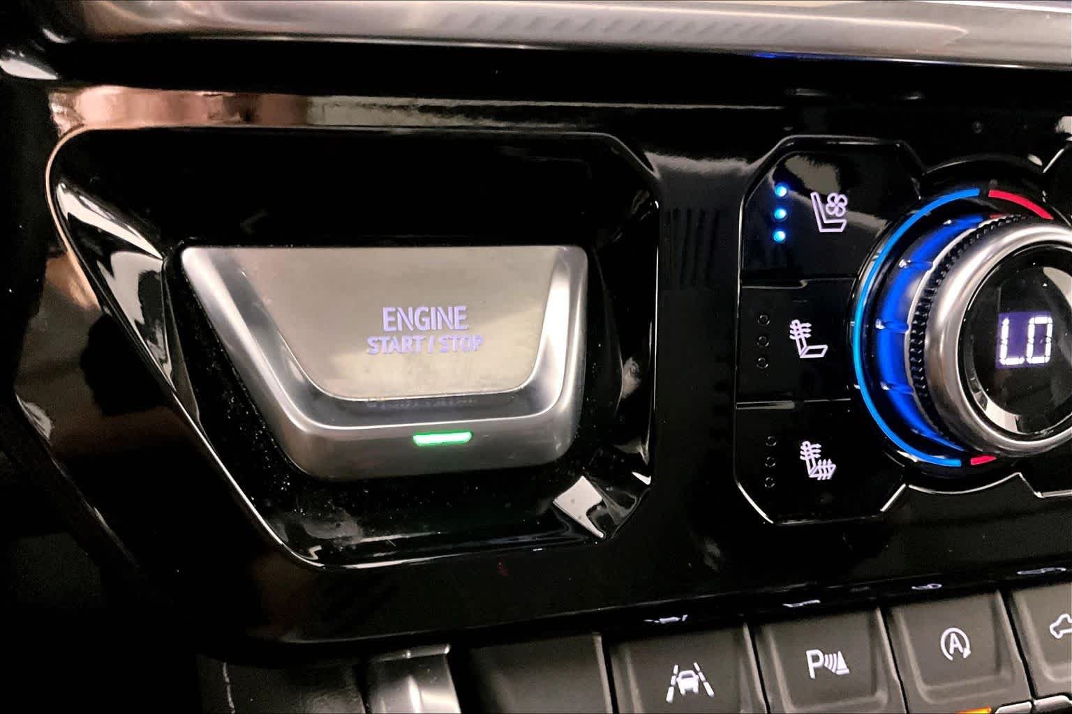 Used 2023 White Frost Tricoat GMC Denali image 34