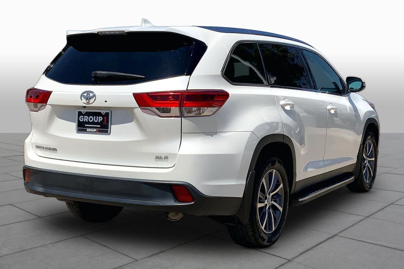 Used 2019 Blizzard Pearl Toyota XLE image 12