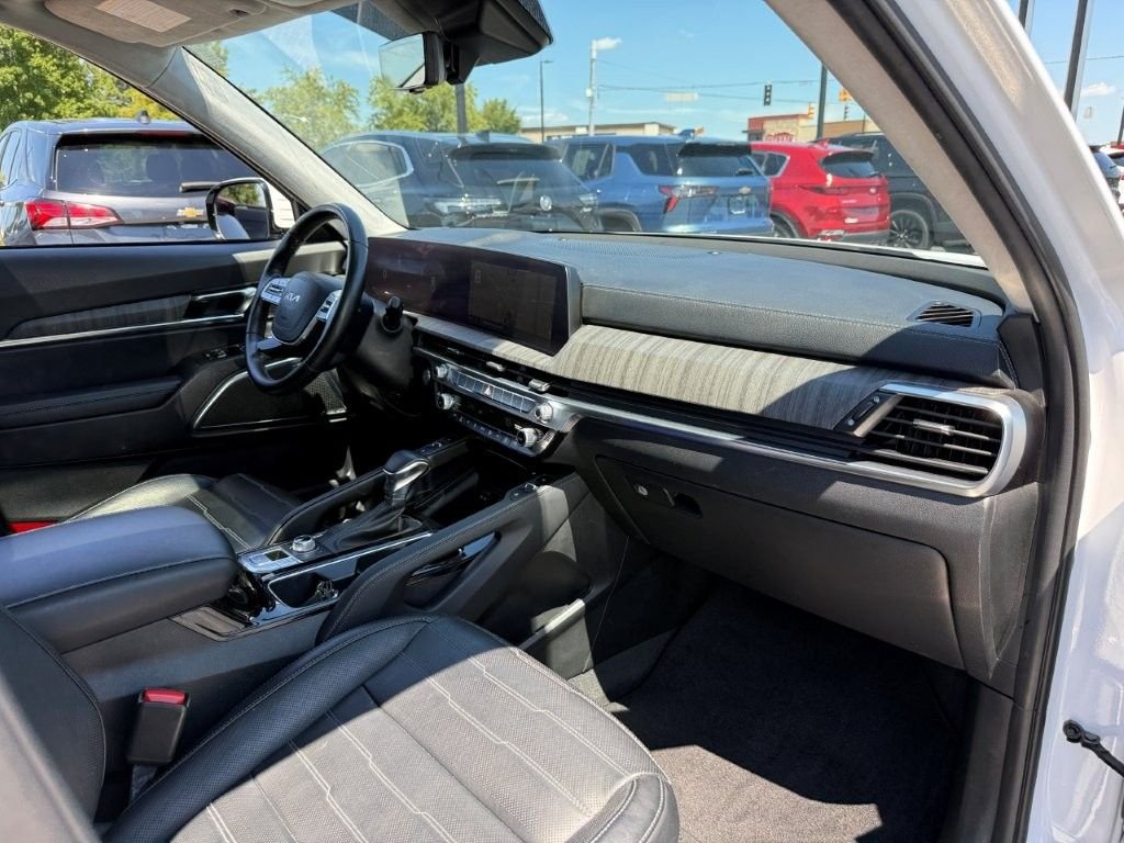 Used 2024 White Kia SX-Prestige image 25