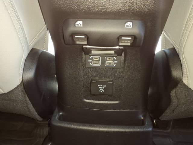 Used 2023  Jeep High Altitude image 15