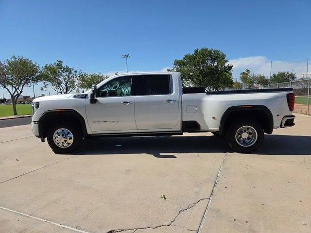 Used 2025 White GMC Denali image 4