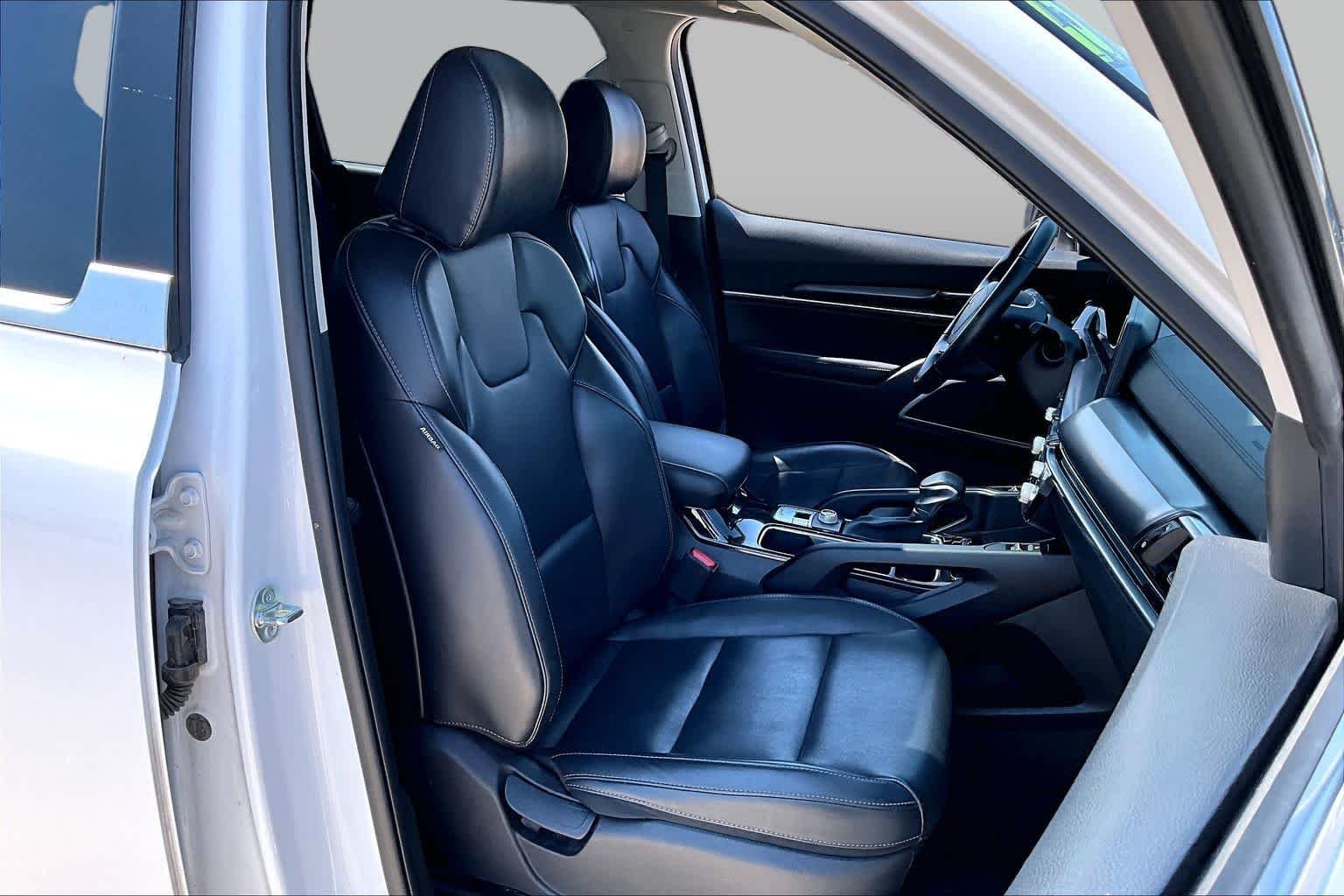 Used 2025 Glacial White Pearl Kia S image 9