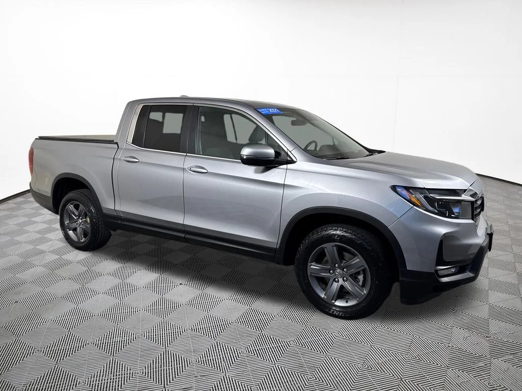 Certified Used 2021 Lunar Silver Metallic Honda AWD RTL image 5