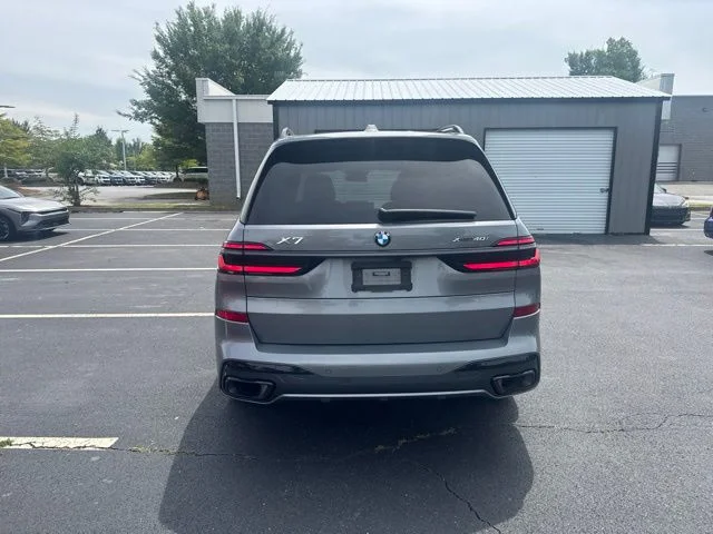 Used 2024 Gray BMW xDrive40i image 4