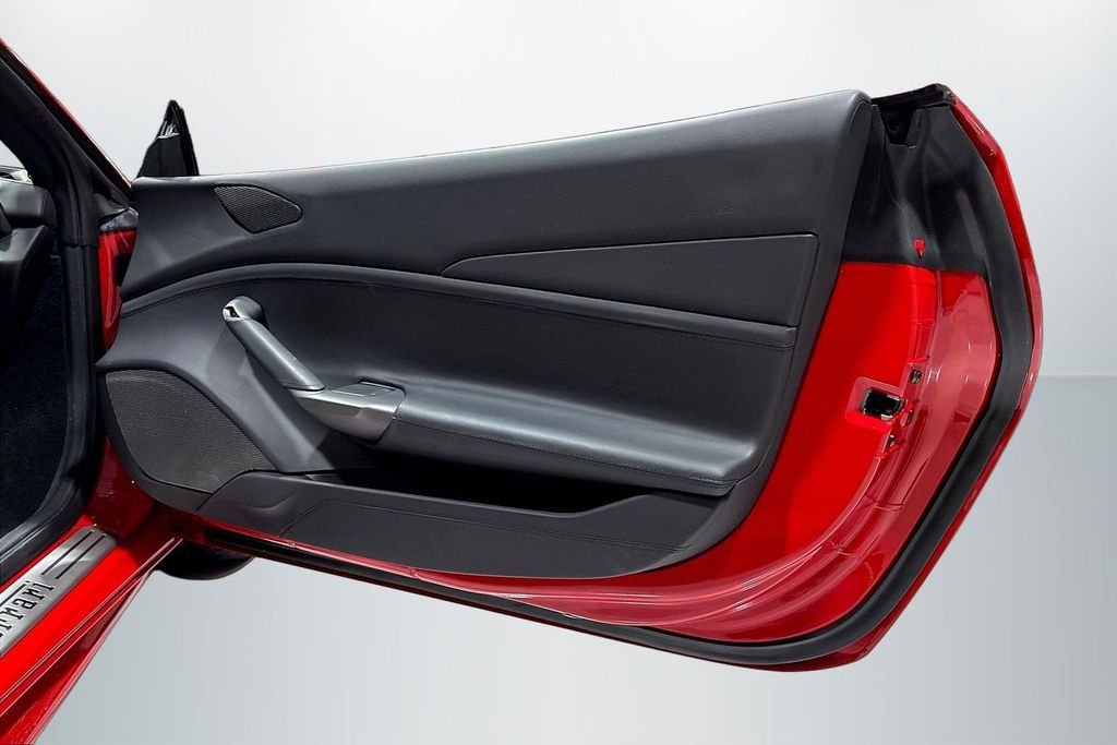 Used 2018  Ferrari  image 21