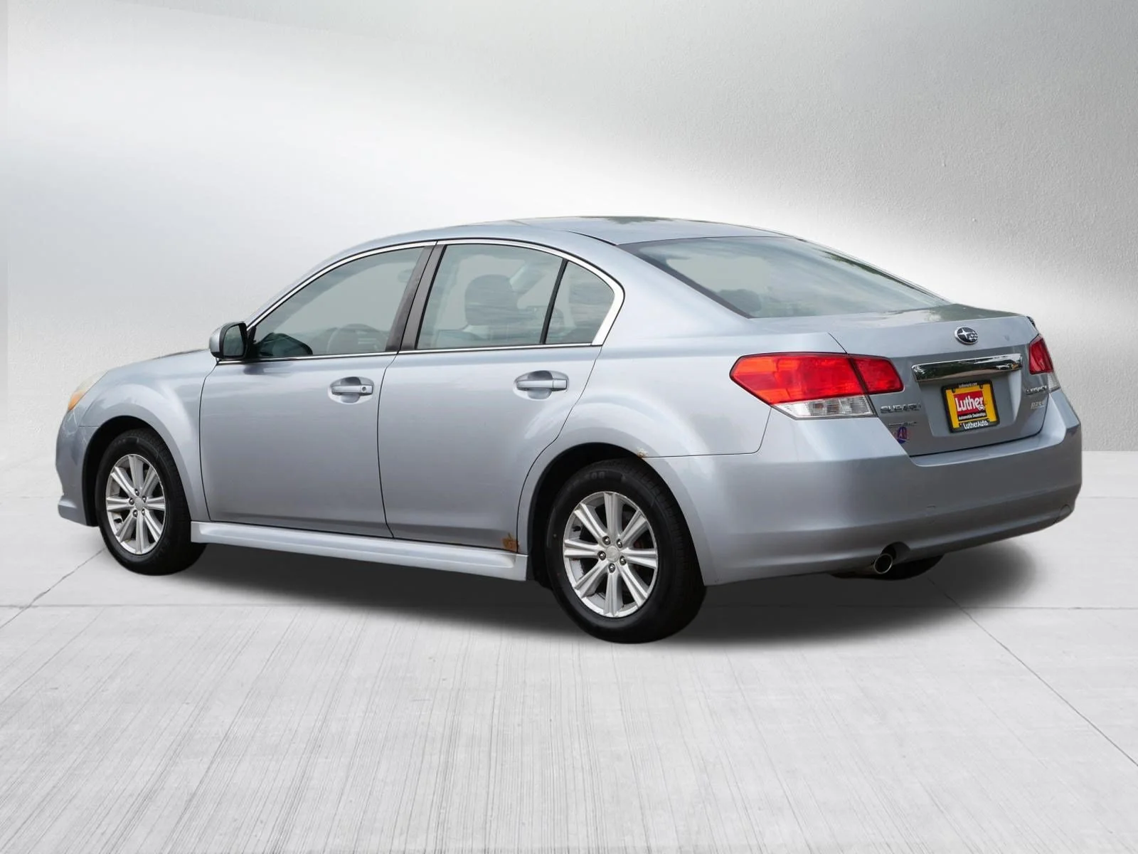 Used 2012 Ice Silver Metallic Subaru 2.5i Premium image 5