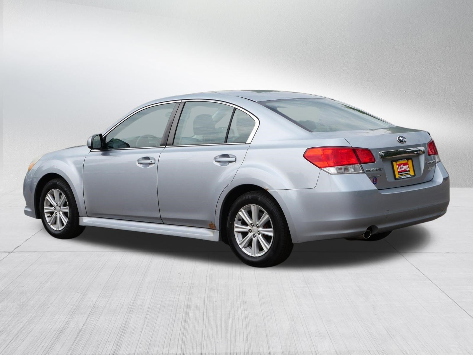 Used 2012 Ice Silver Metallic Subaru 2.5i Premium image 5