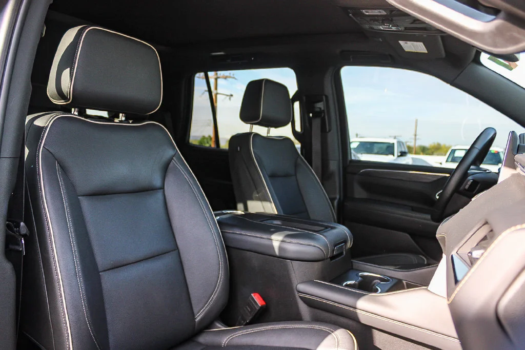 Used 2023 White GMC SLT image 17