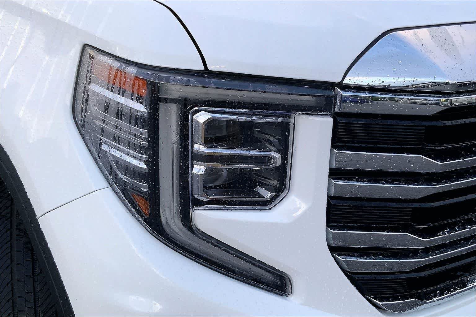 Used 2023 Summit White GMC SLT image 26