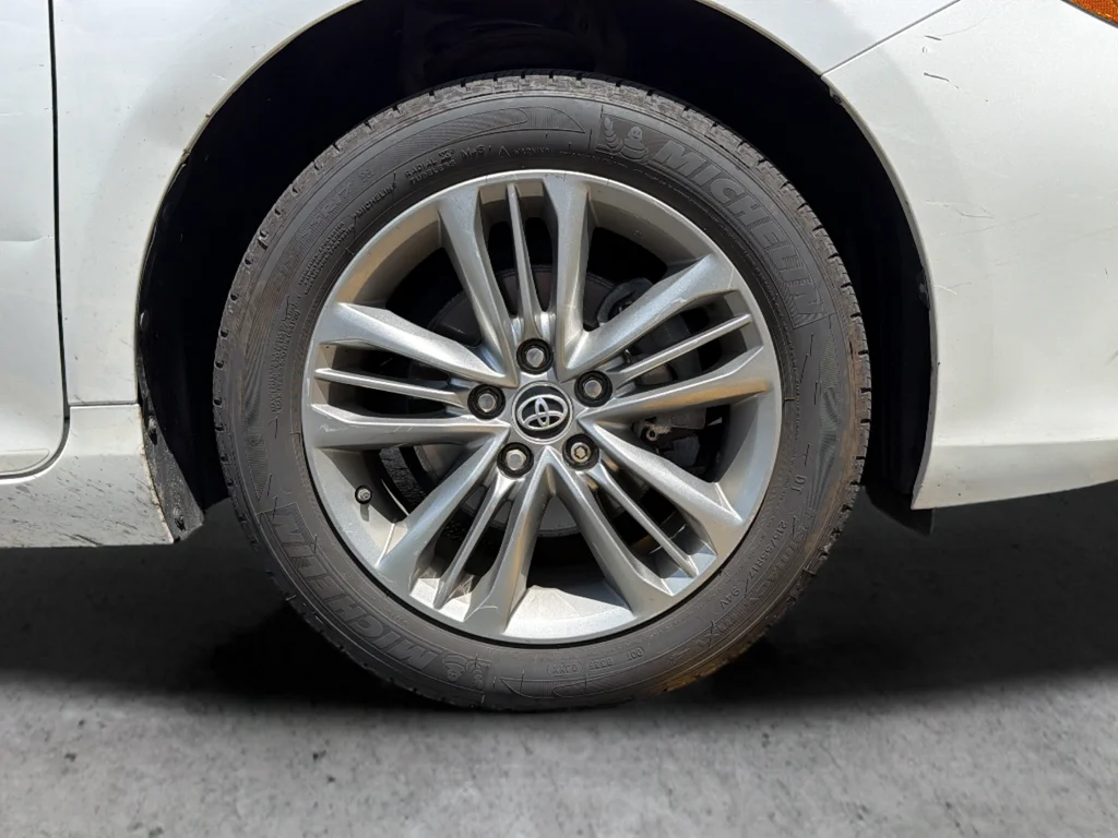 Used 2016 White Toyota SE image 9