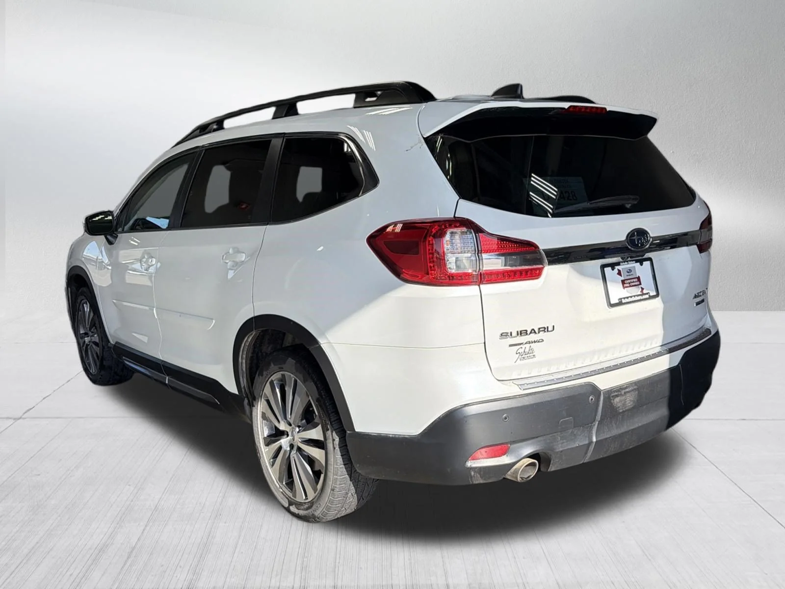 Used 2022 Crystal White Pearl Subaru Limited image 5