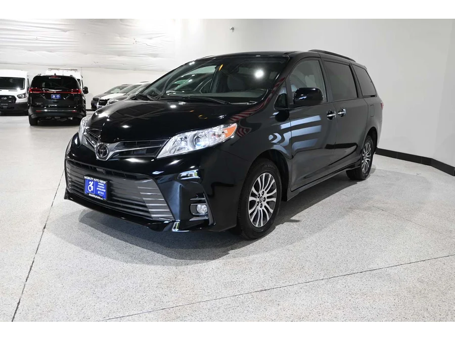 Used 2019 BLACK Toyota XLE Mobility Handicap Van image 10