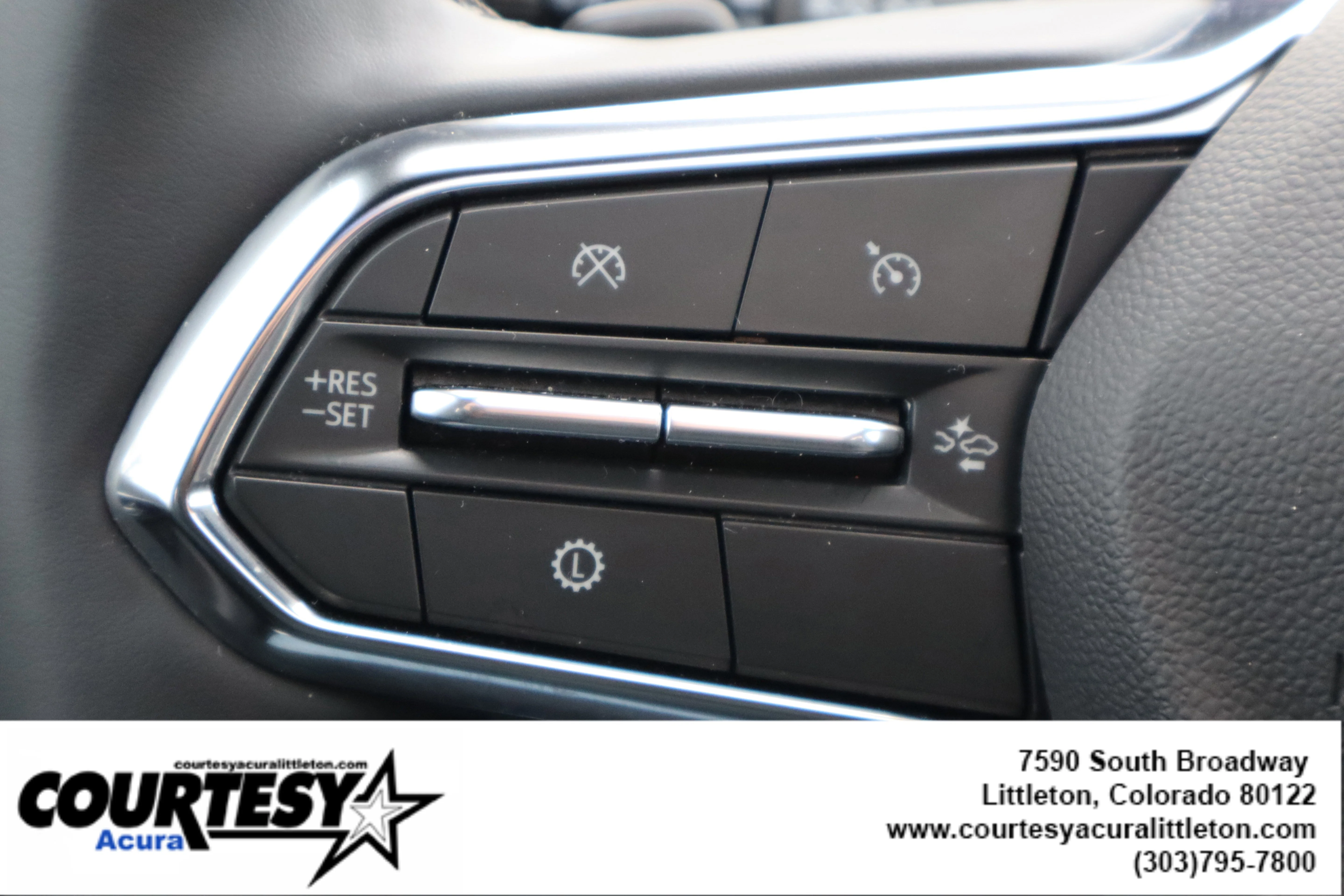 Used 2025 Iridescent Pearl Tricoat Chevrolet High Country image 12