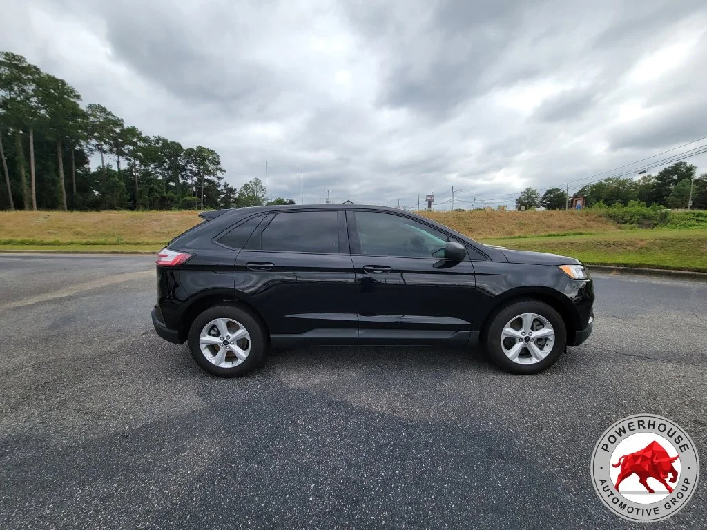 Used 2024 Black Ford SE image 6