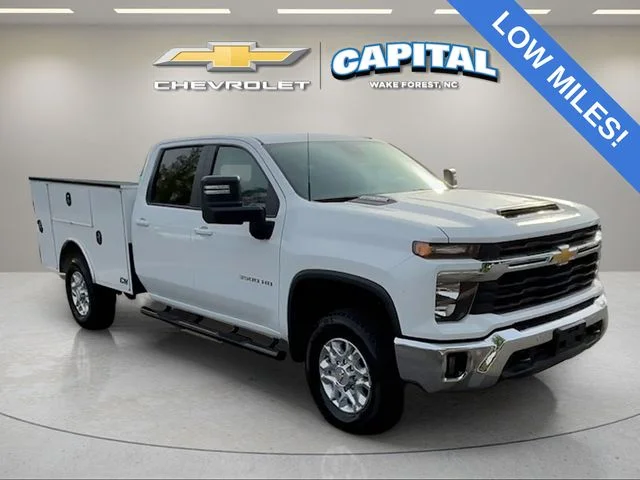 Used 2025 White Chevrolet LT image 8