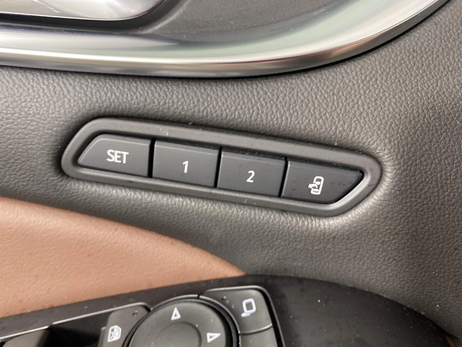 Used 2020 White Frost Tricoat Buick Avenir image 26