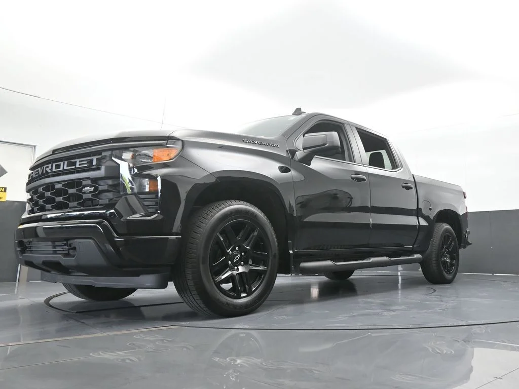 Used 2025 Black Chevrolet Custom image 57
