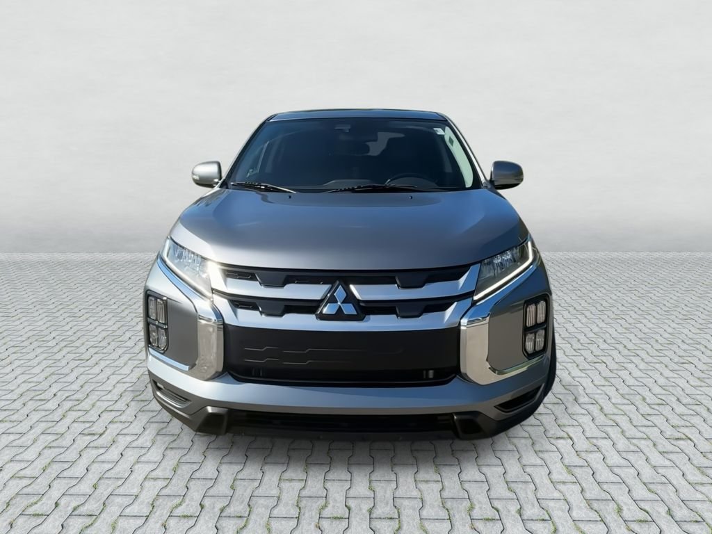 Used 2024 Mercury Gray Metallic Mitsubishi 2.0 SE image 3