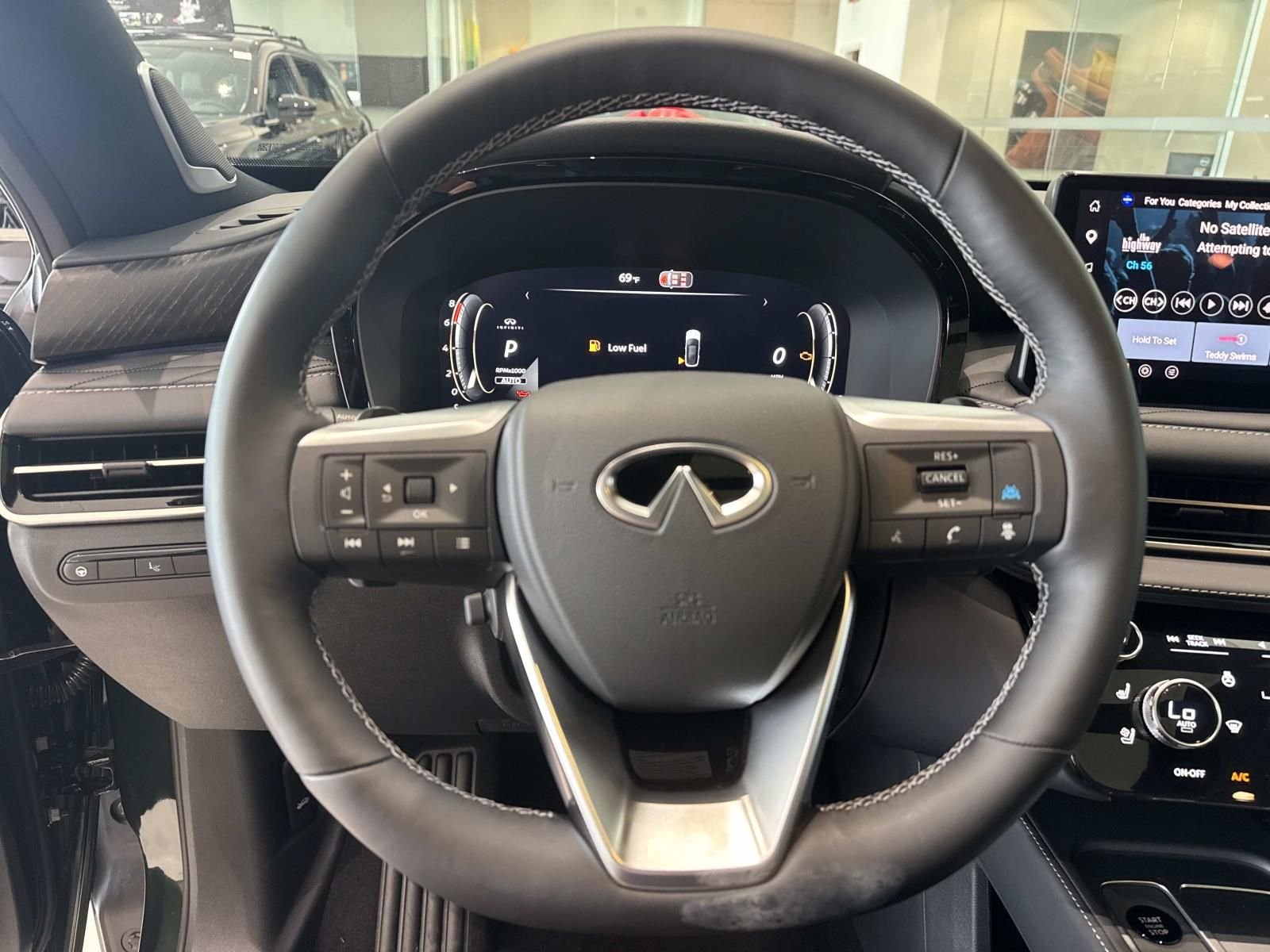 New 2027 2T DEEP EMRD INFINITI Autograph AWD image 14