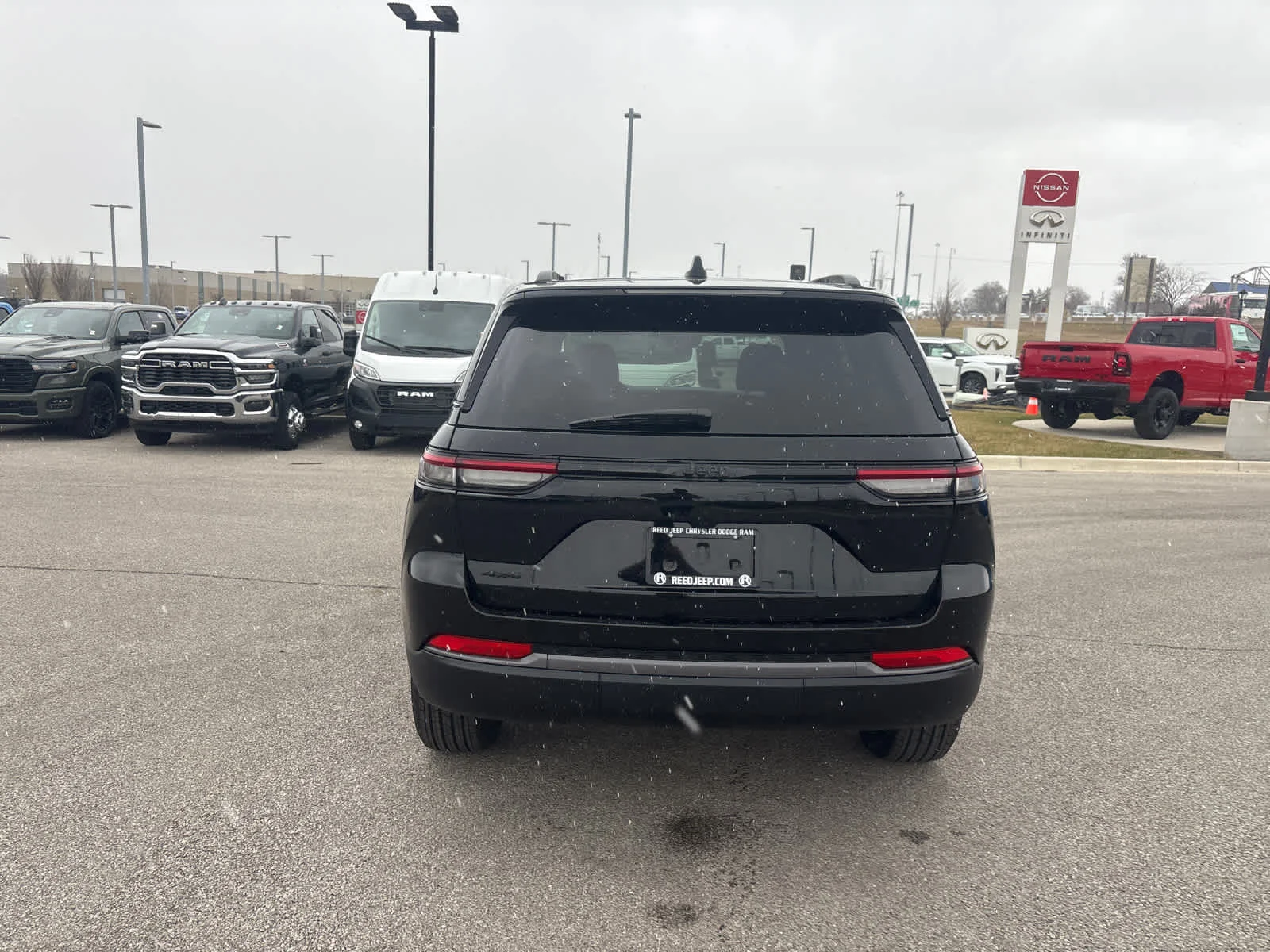 New 2026 Diamond Black Crystal Pearlcoat Jeep Laredo Altitude image 8