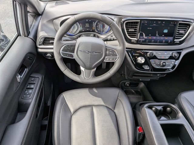 Used 2026 Silver Chrysler Select image 17