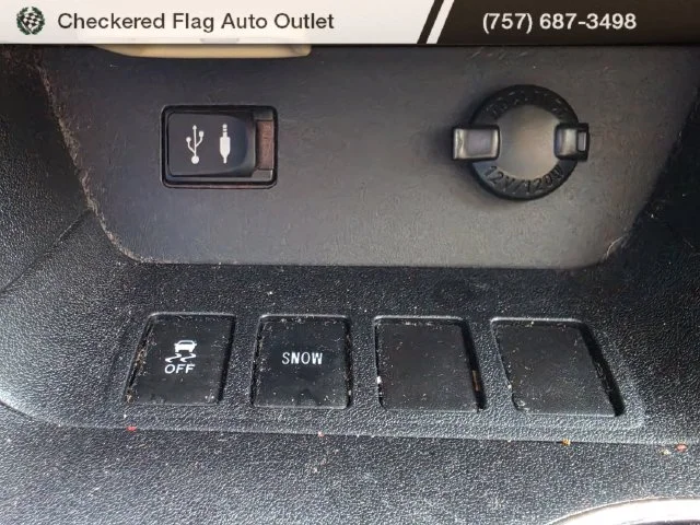 Used 2014 Blizzard Pearl Toyota XLE V6 image 18