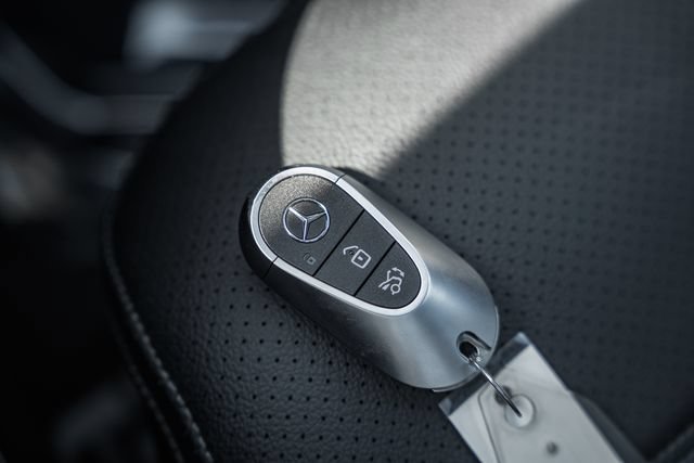New 2026 Polar White Mercedes-Benz GLC 300 image 96