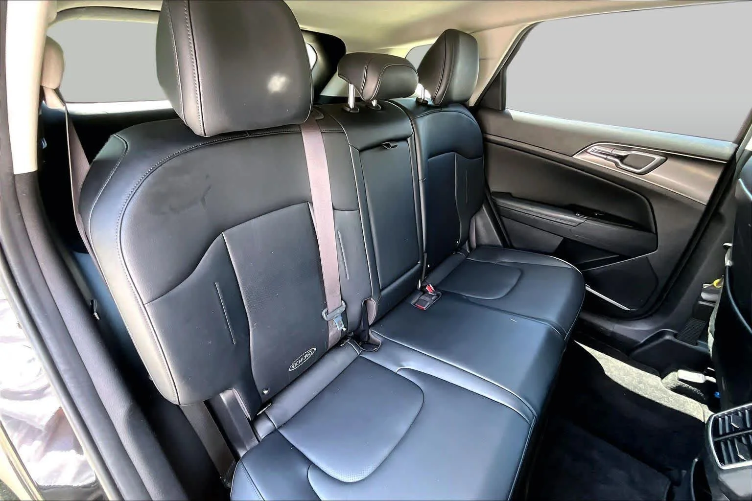 Used 2023 Fusion Black Kia EX image 20