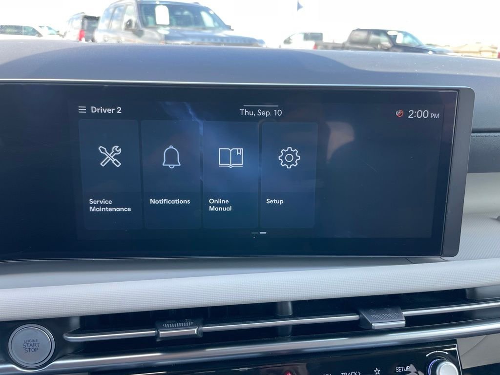 Used 2025 White Hyundai SEL image 15