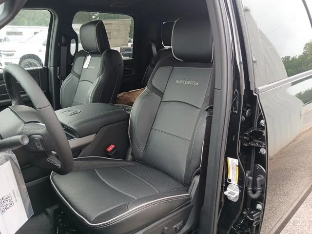 New 2026 Diamond Black Crystal Pearl-Coat Exterior Paint RAM Laramie image 32
