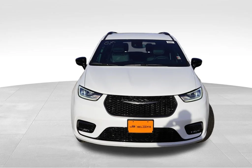 New 2026 Bright White Clear-Coat Exterior Paint Chrysler Select image 10