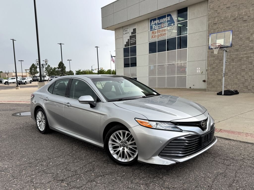 Used 2018 Silver Toyota XLE image 2
