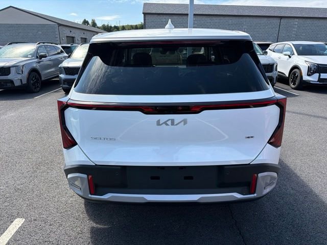 New 2027 Snow White Pearl Kia LX image 4