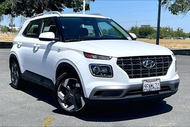 Used 2023 Ceramic White Hyundai SEL image 2