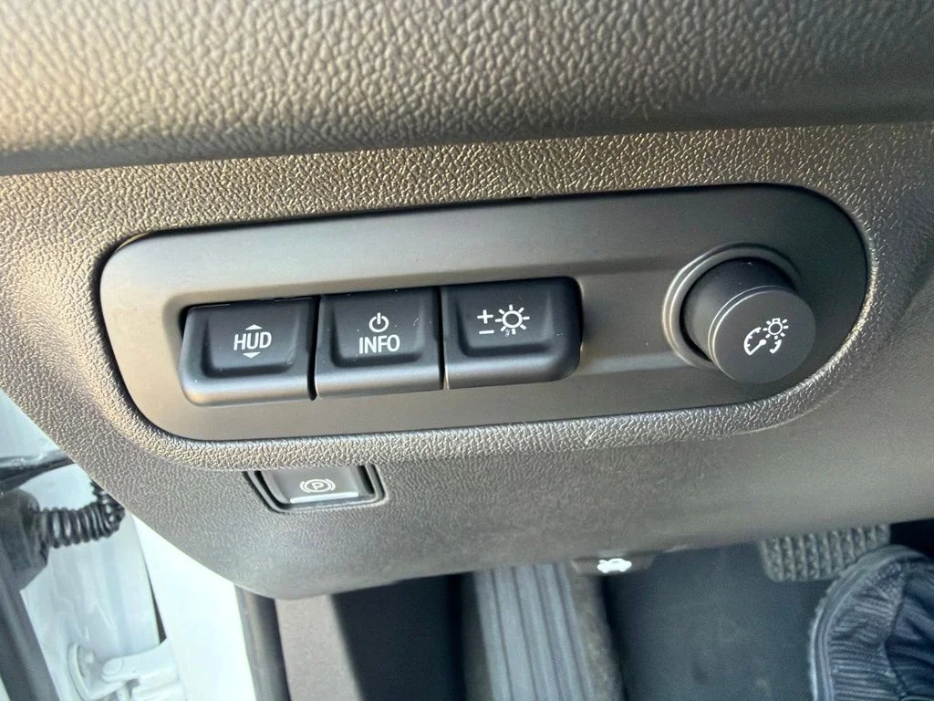 Used 2024 White GMC AT4 image 19