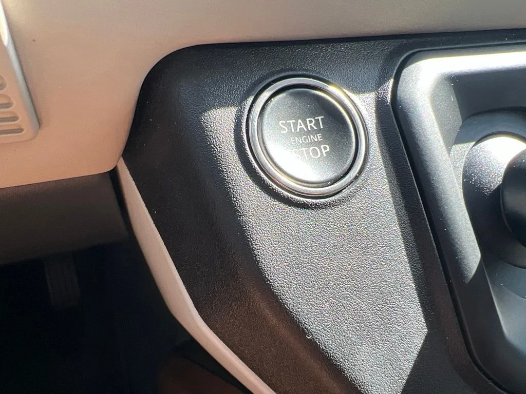 Used 2024 Green Land Rover S image 47