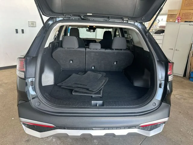 Used 2023 Black Kia LX image 21