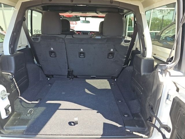 Used 2019 White Jeep Unlimited Rubicon image 10