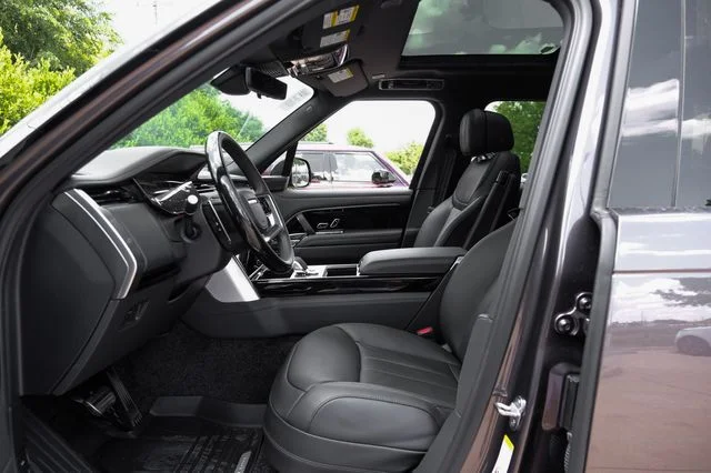 New 2026 Charente Grey Land Rover SE image 4