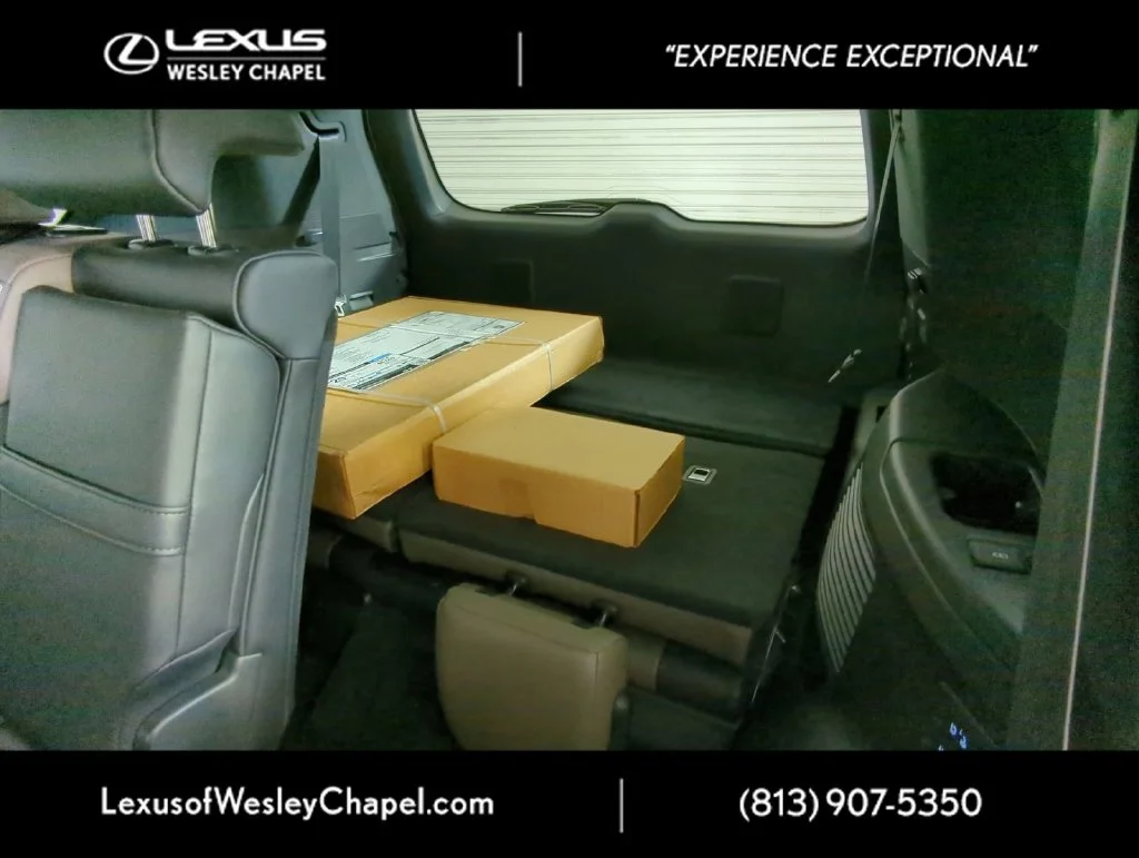 Used 2025 White Lexus 700H image 16