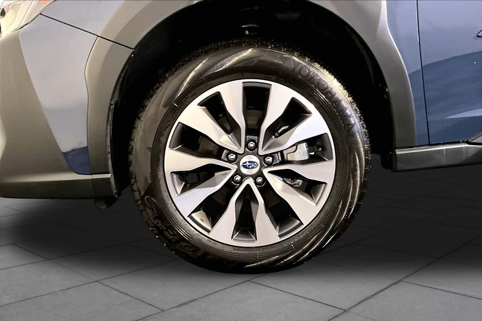 Used 2025 Cosmic Blue Pearl Subaru Limited image 10