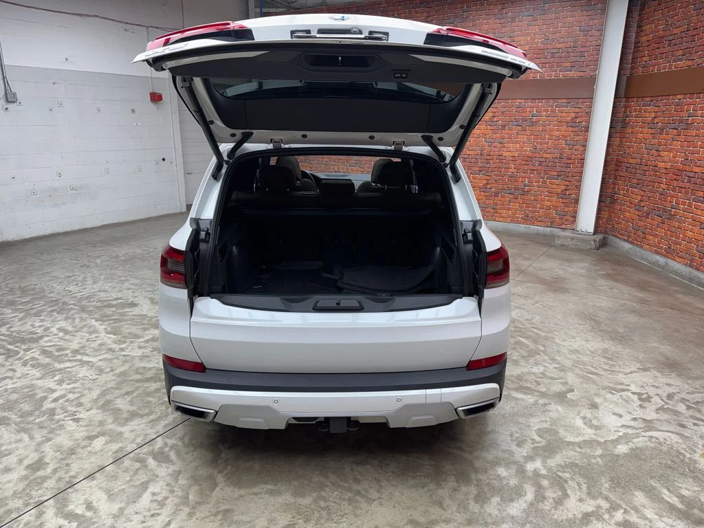 Used 2022 White BMW xDrive40i image 25