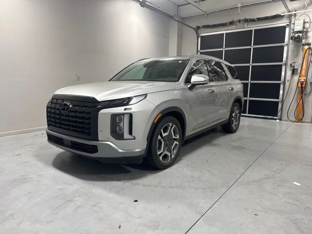 Used 2025 Silver Hyundai SEL Premium image 2
