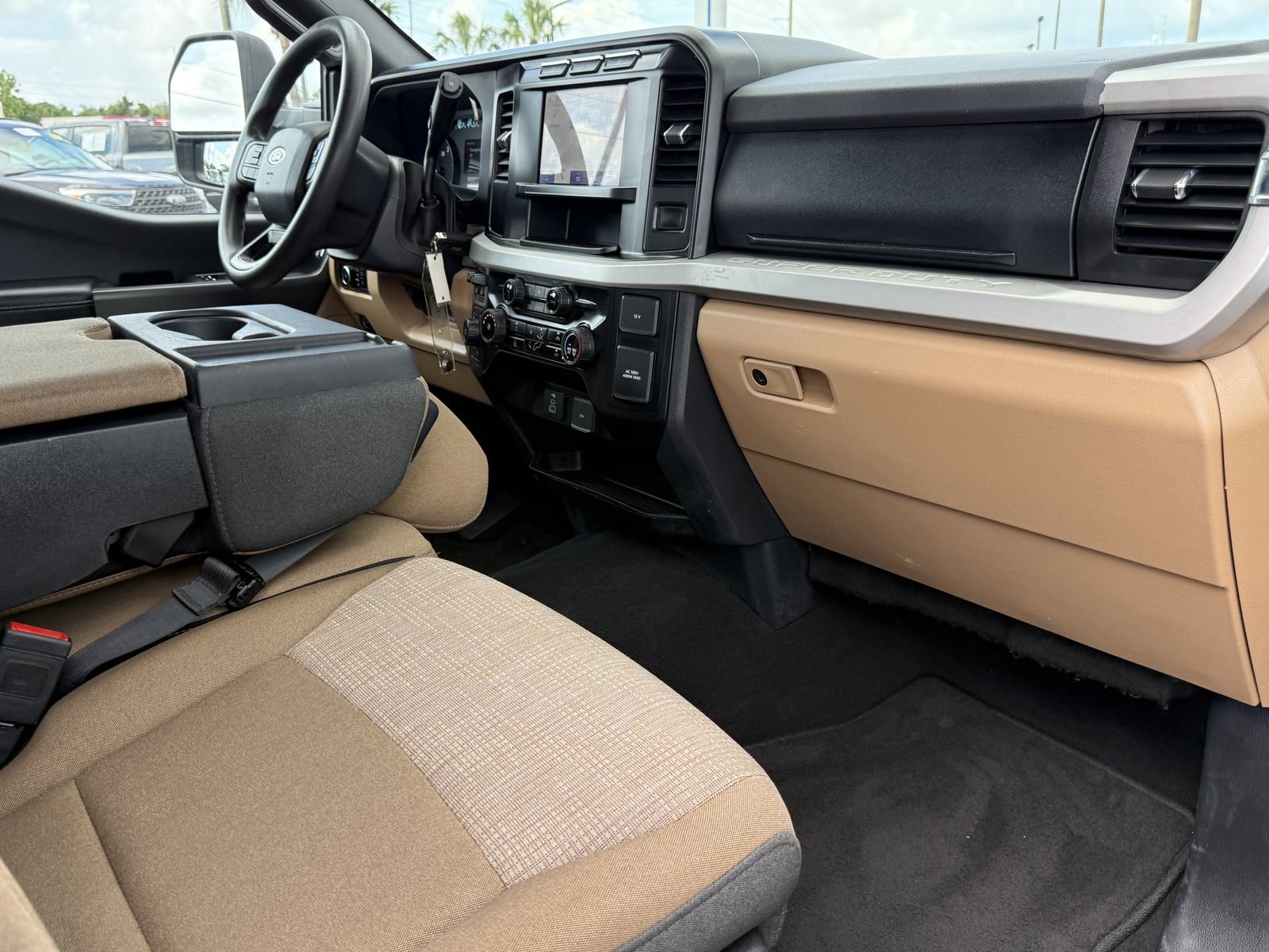Used 2024 Oxford White Ford XLT image 12